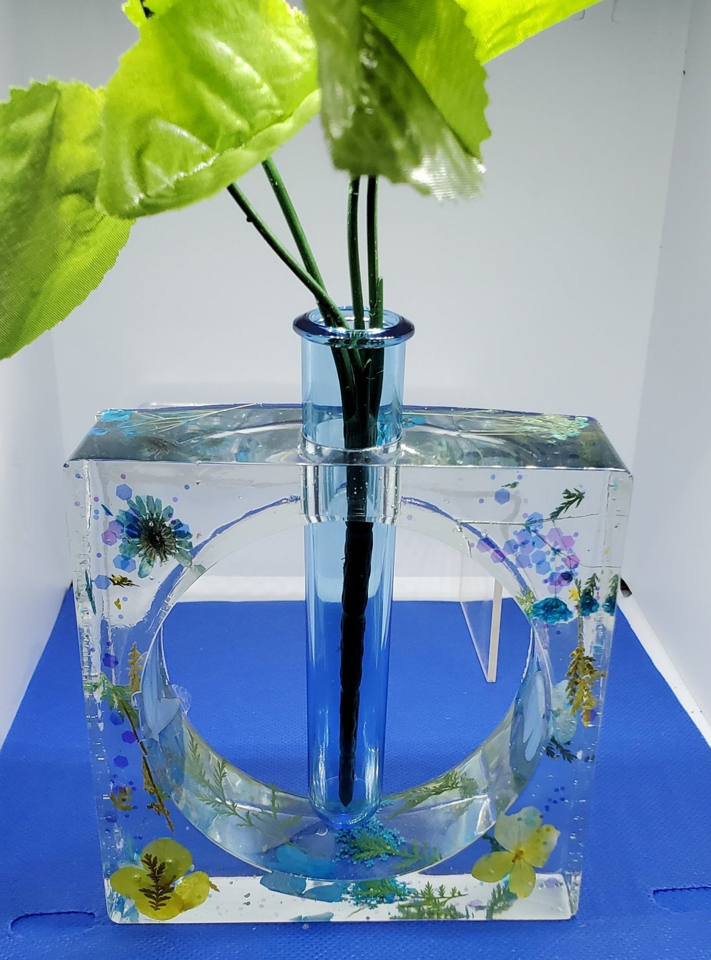 Flower Vase with lights - Helloboutiq LLC